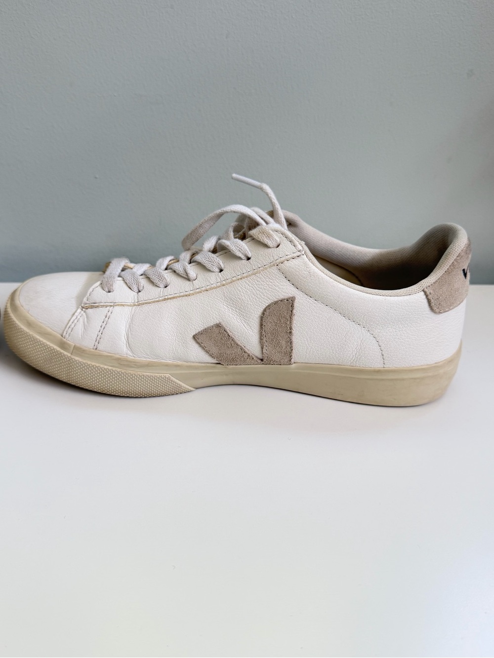 Veja Women’s 9 EU 40 White Leather Sneakers Walking Shoes Casual - Picture 8 of 10